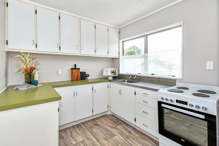 Photo of property in 10 Seaview Rise, Waiuku, 2123