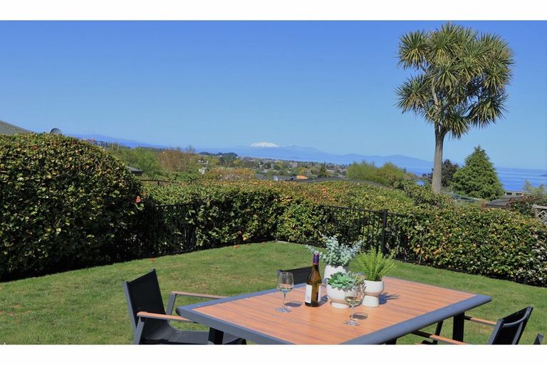 Photo of property in 2/77 Harvey Street, Waipahihi, Taupo, 3330