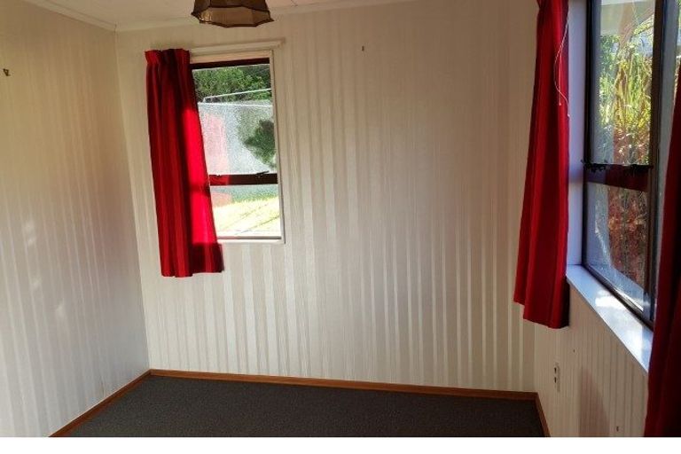 Photo of property in 37 Postgate Drive, Whitby, Porirua, 5024