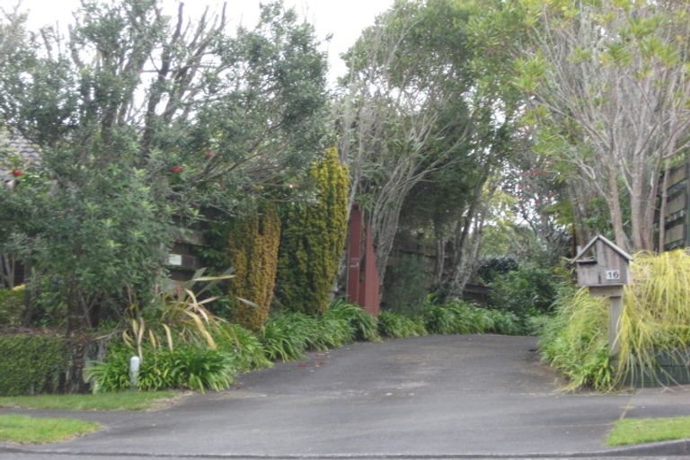Photo of property in 16 Sequoia Grove, Merrilands, New Plymouth, 4312