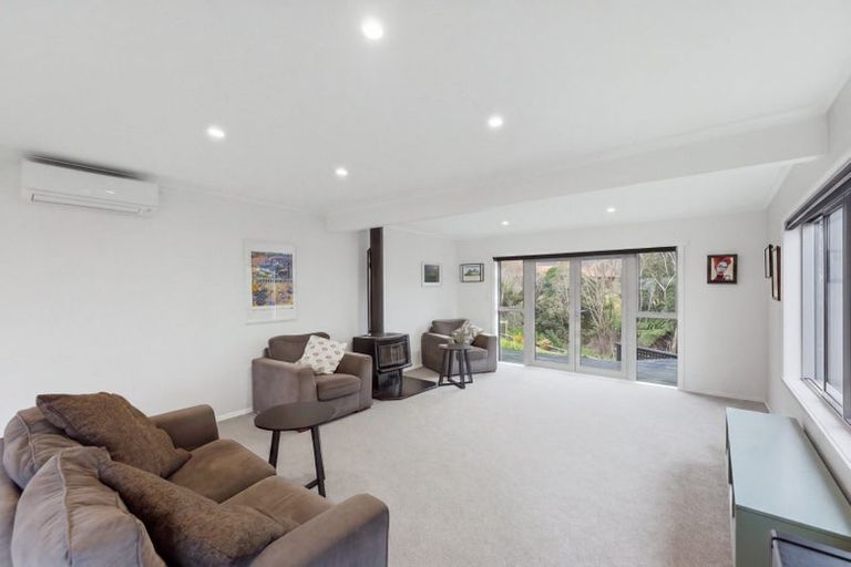 Photo of property in 82 Wairau Road, Oakura, 4314