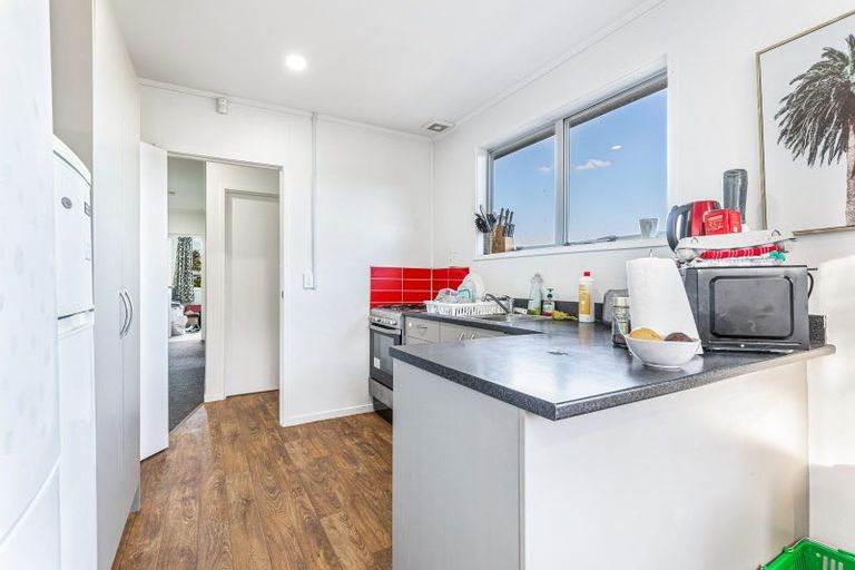 Photo of property in 14 Kemp Road, Massey, Auckland, 0614