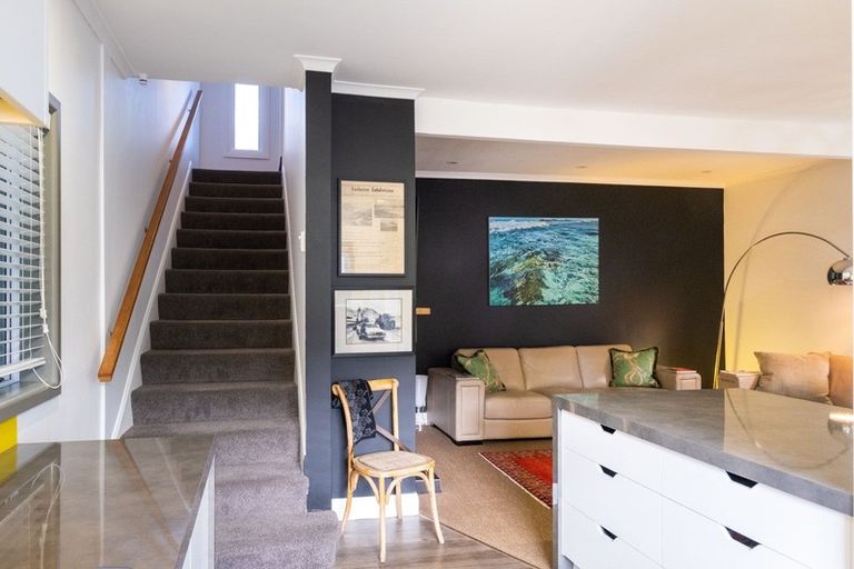 Photo of property in 22 Enfield Road, Hospital Hill, Napier, 4110