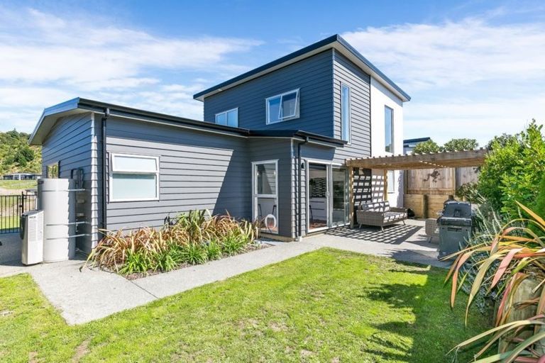Photo of property in 90 Endeavour Drive, Whitby, Porirua, 5024