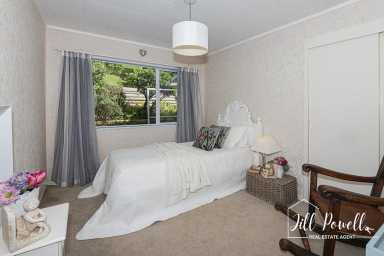 Photo of property in 2 Cliff Street, Pahi, Paparoa, 0571