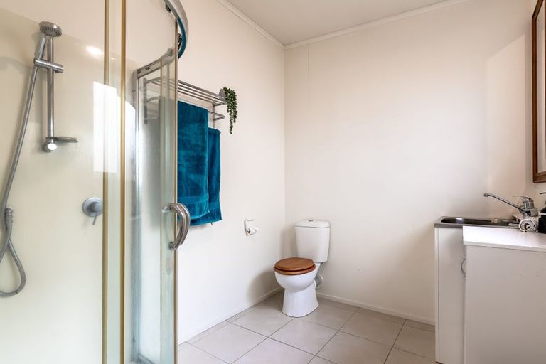 Photo of property in 2a Taupo Street, Green Bay, Auckland, 0604