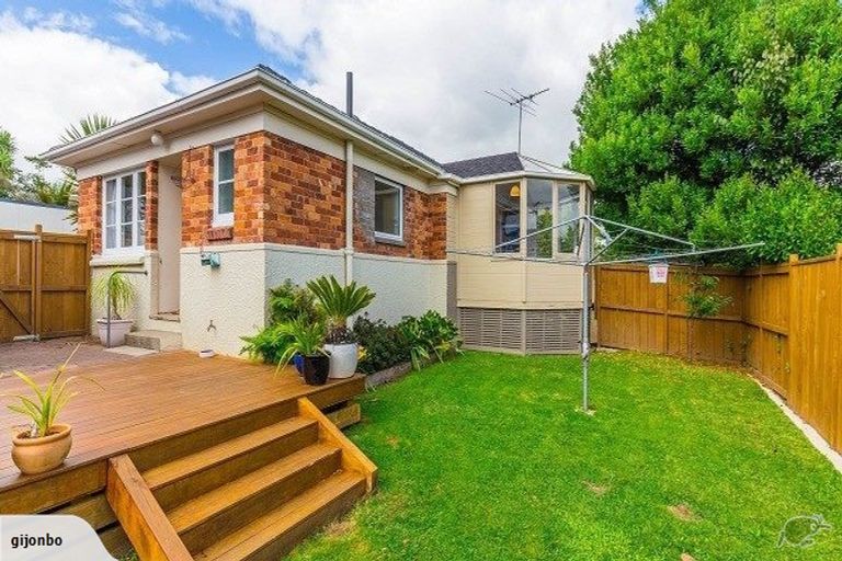 Photo of property in 33 Youngs Road, Papakura, 2110