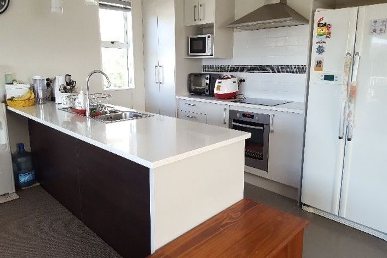 Photo of property in 9a Nimstedt Avenue, Oteha, Auckland, 0632