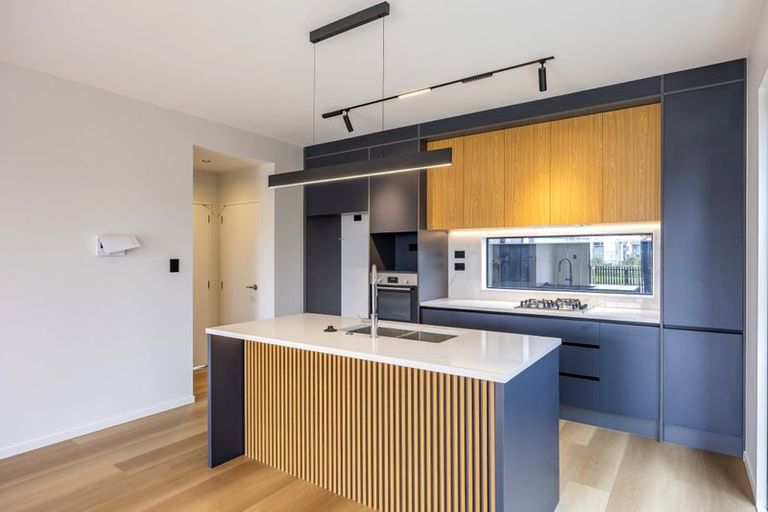 Photo of property in 8 Kartolina Crescent, Kumeu, 0810