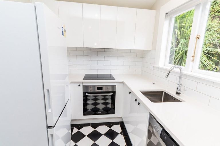 Photo of property in 2/139 Wadestown Road, Wadestown, Wellington, 6012