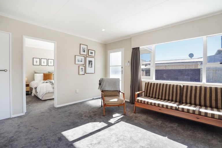 Photo of property in 12c Colombo Street, Hokowhitu, Palmerston North, 4410