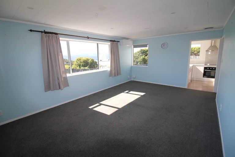 Photo of property in 14b Bayswater Place, Newlands, Wellington, 6037