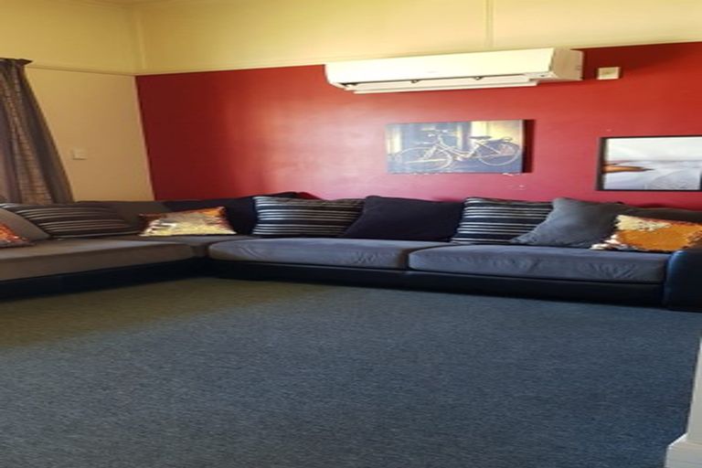 Photo of property in 11 Allardice Street, Dannevirke, 4930