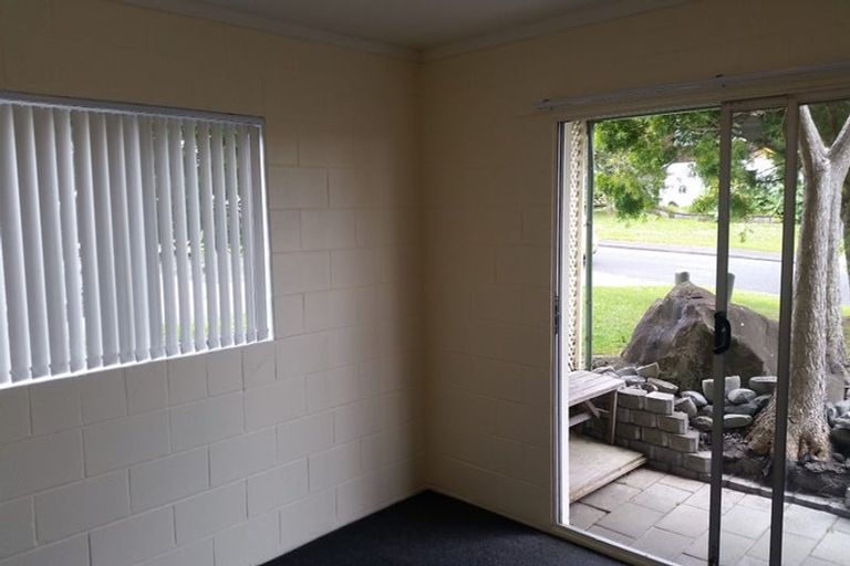 Photo of property in 15 Jenelin Road, Glendene, Auckland, 0602