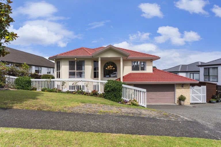 Photo of property in 64 Whitford Road, Botany Downs, Auckland, 2014