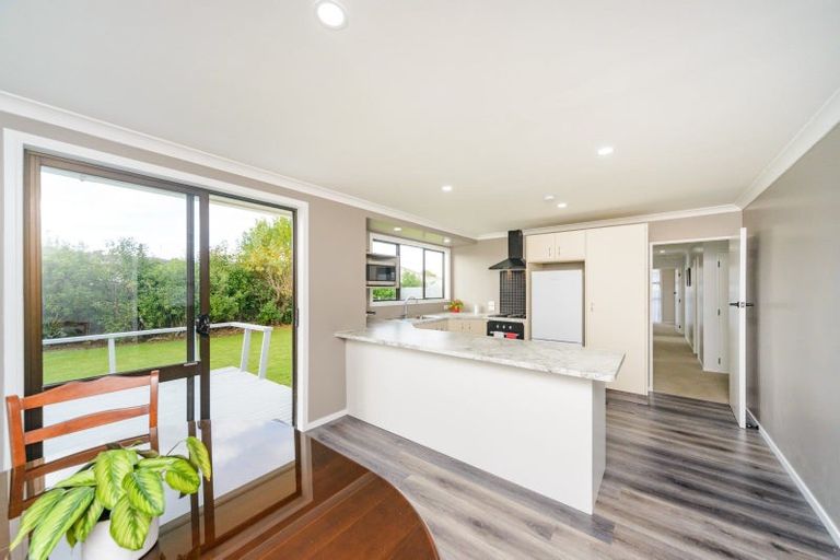 Photo of property in 8 Adams Place, Kelvin Grove, Palmerston North, 4414