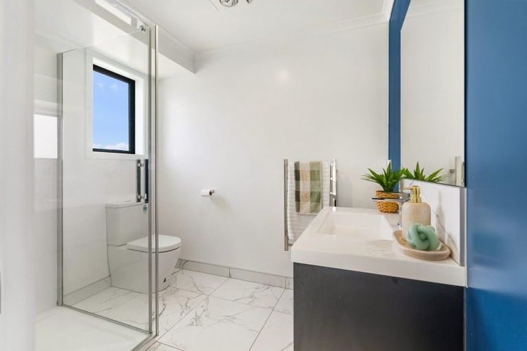 Photo of property in 28 Saint Michael Crescent, One Tree Point, 0118