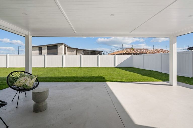 Photo of property in 8 Te Taniwha Road, One Tree Point, 0118