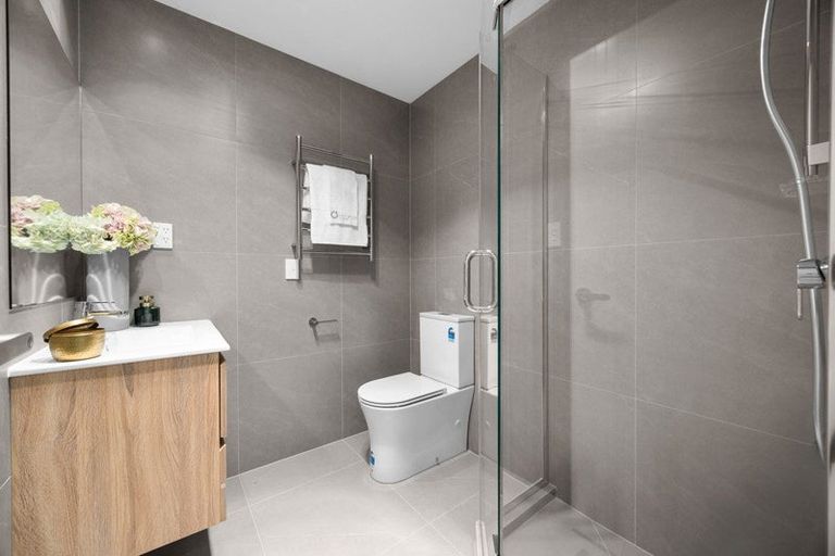 Photo of property in 5/6 Robertson Road, Ranui, Auckland, 0612