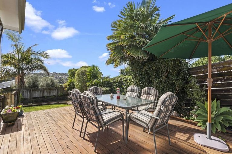 Photo of property in 1/1 Oaktree Avenue, Browns Bay, Auckland, 0630