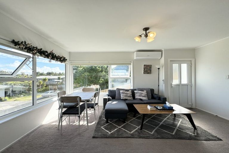 Photo of property in 1/5 Finn Place, Totara Vale, Auckland, 0629