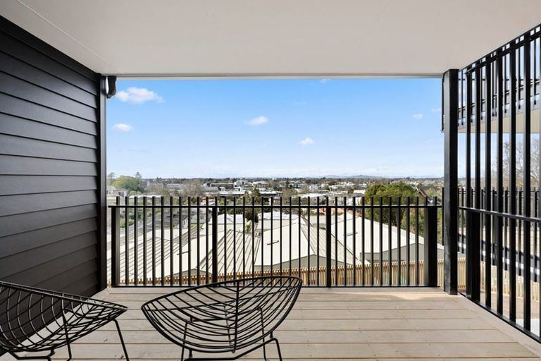 Photo of property in 1/12 Ruakiwi Road, Hamilton Lake, Hamilton, 3204