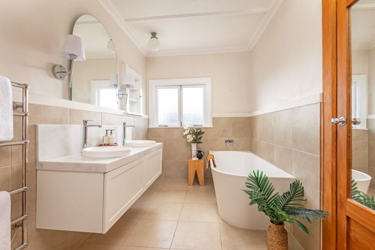 Photo of property in 10 Saint Johns Avenue, Palmerston North, 4414