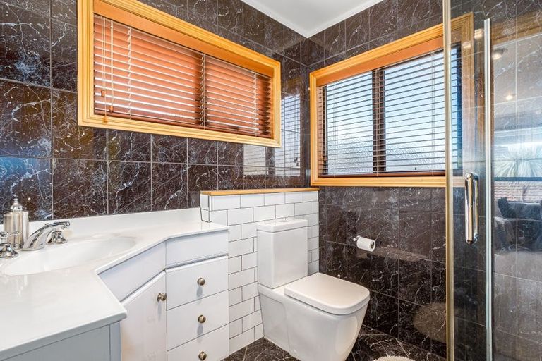 Photo of property in 2/54 Queens Grove, Hutt Central, Lower Hutt, 5010