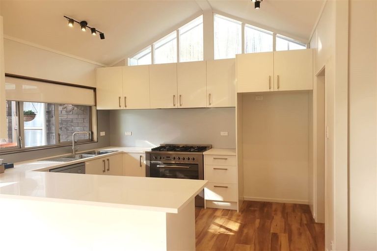 Photo of property in 32 Scenic Drive, Hillpark, Auckland, 2102