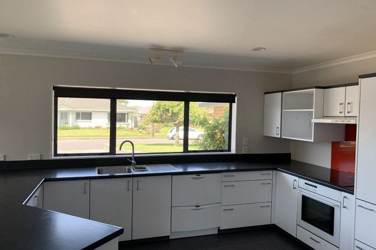 Photo of property in 11 Mcilwaine Place, Marton, 4710