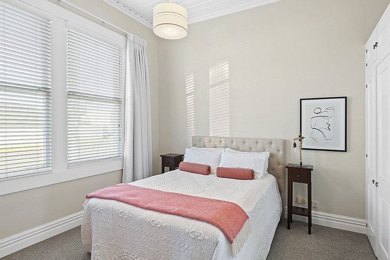 Photo of property in 8 Morley Street, New Plymouth, 4310