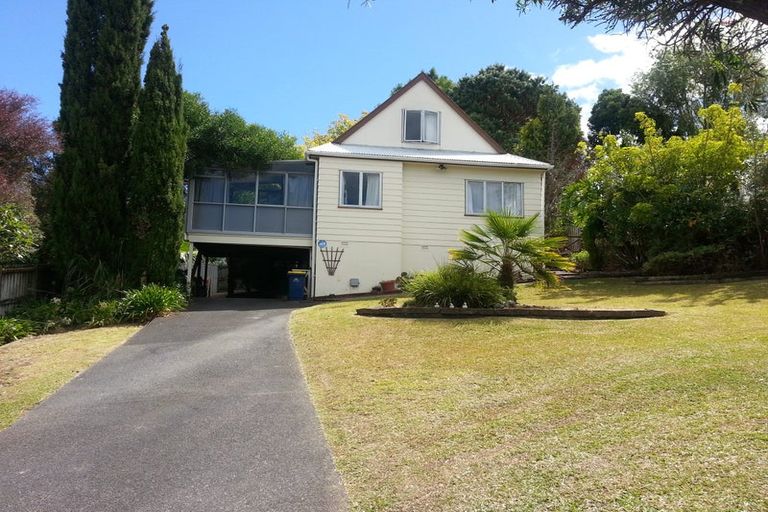 Photo of property in 8 Athena Drive, Totara Vale, Auckland, 0629