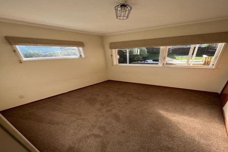 Photo of property in 9 Ellesmere Crescent, Pakuranga Heights, Auckland, 2010