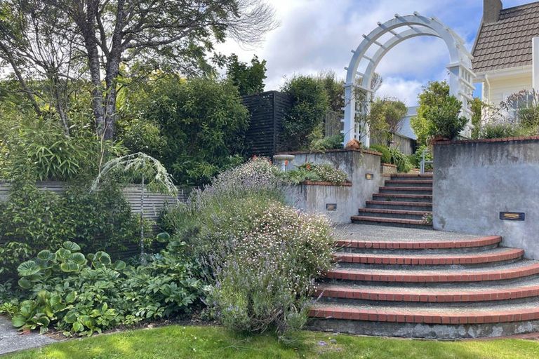 Photo of property in 43 Simla Crescent, Khandallah, Wellington, 6035