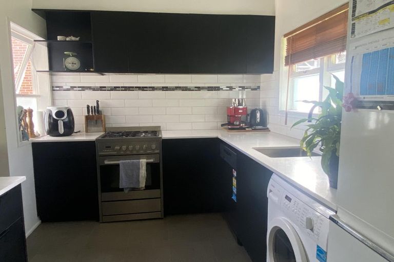 Photo of property in 239 Golf Road, Titirangi, Auckland, 0604
