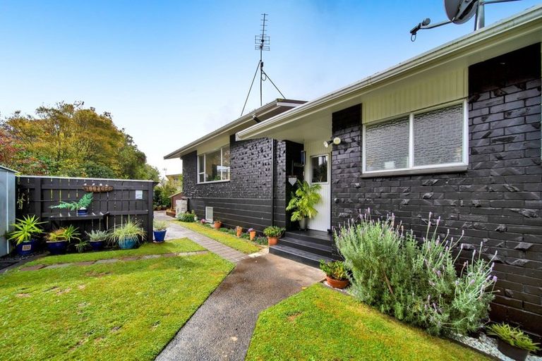 Photo of property in 3 La Salle Drive, Westown, New Plymouth, 4310