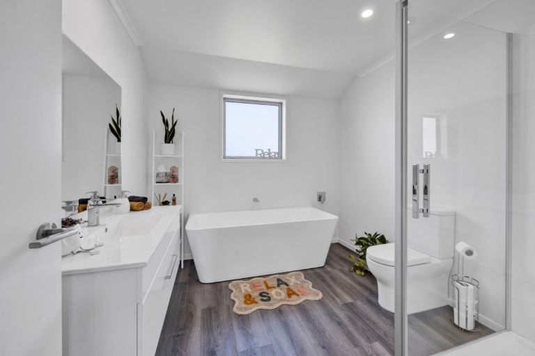 Photo of property in 18 Piharau Crescent, Hurdon, New Plymouth, 4310