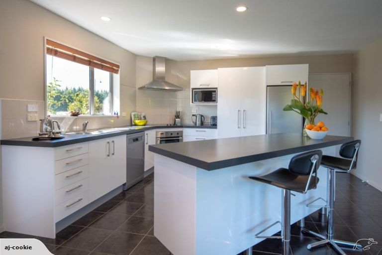 Photo of property in 82 Rothesay Road, Parklands, Christchurch, 8083