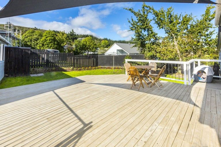 Photo of property in 15 Edelweiss Grove, Timberlea, Upper Hutt, 5018