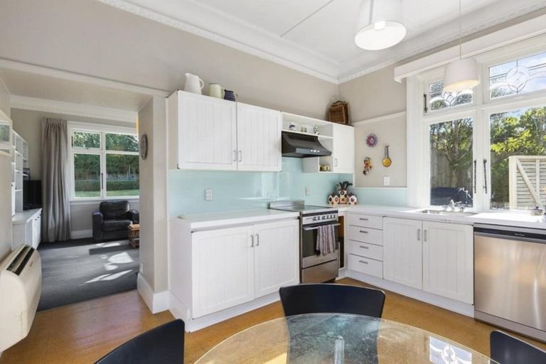 Photo of property in 16 Lawson Street, Roslyn, Dunedin, 9011