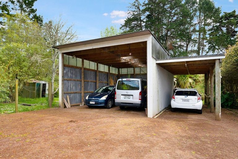 Photo of property in 112 Motu Road, Kumeu, 0891