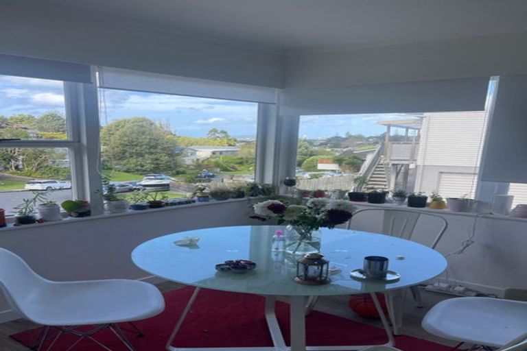 Photo of property in 25 Sovereign Place, Glenfield, Auckland, 0629