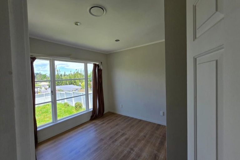 Photo of property in 9 Sylvan Crescent, Te Atatu South, Auckland, 0610