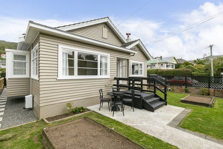 Photo of property in 337 Karori Road, Karori, Wellington, 6012