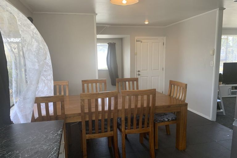 Photo of property in 2/4 Etherton Drive, Weymouth, Auckland, 2103