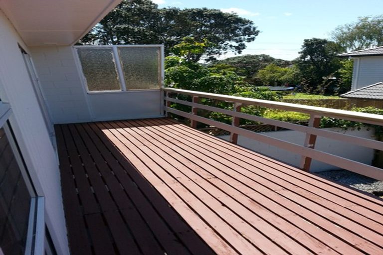 Photo of property in 2/100 Titirangi Road, New Lynn, Auckland, 0600