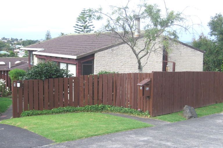 Photo of property in 1/6 Clare Place, Glenfield, Auckland, 0629