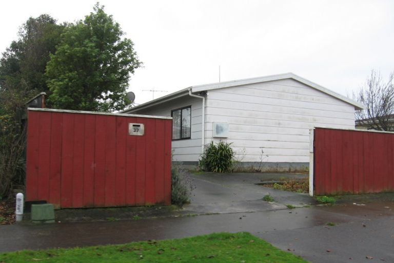 Photo of property in 27 Mcleavey Drive, Kelvin Grove, Palmerston North, 4414