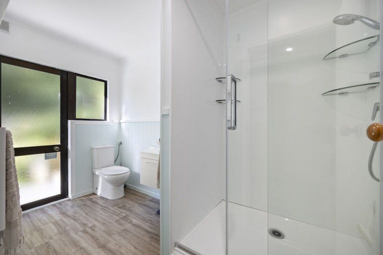 Photo of property in 6 Te Papa Road, Kawakawa Bay, Papakura, 2585