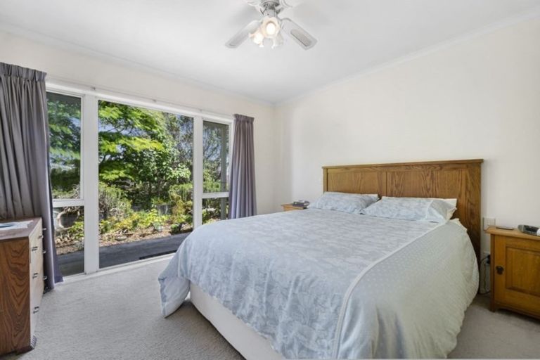 Photo of property in 8 Margaret Henry Crescent, Oteha, Auckland, 0632